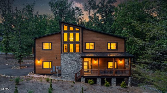 2215 Sawmill Cv Drive, Sevierville, TN 37862