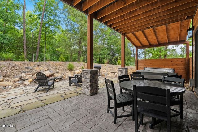 2215 Sawmill Cv Drive, Sevierville, TN 37862