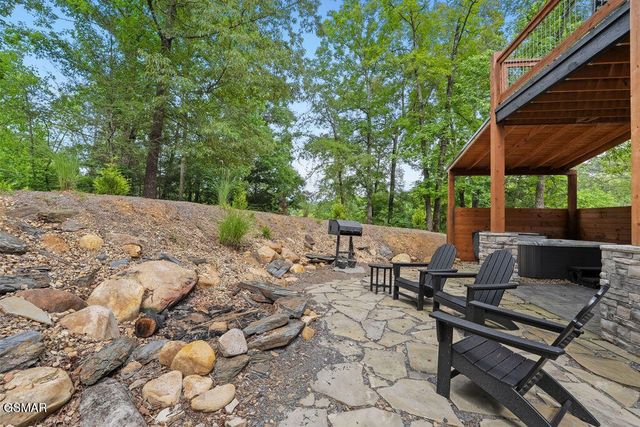 2215 Sawmill Cv Drive, Sevierville, TN 37862