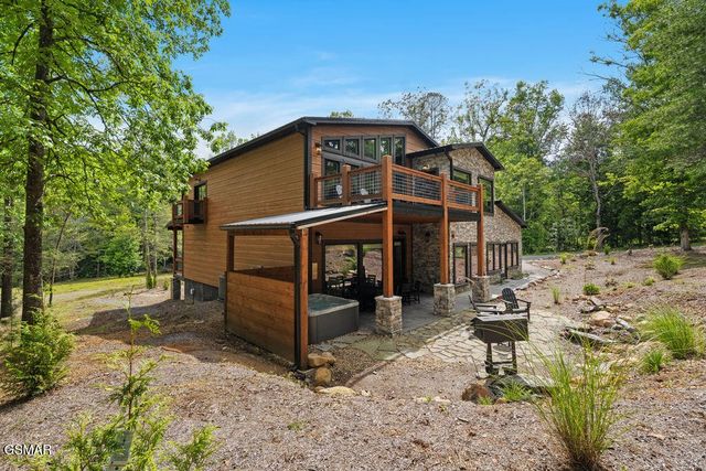2215 Sawmill Cv Drive, Sevierville, TN 37862