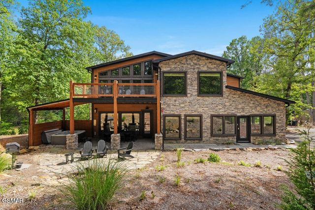 2215 Sawmill Cv Drive, Sevierville, TN 37862