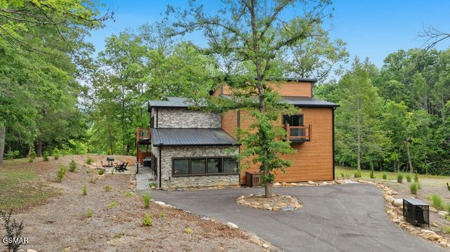 2215 Sawmill Cv Drive, Sevierville, TN 37862