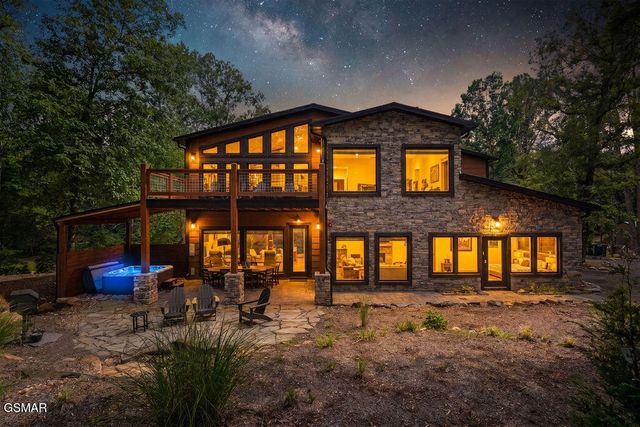 2215 Sawmill Cv Drive, Sevierville, TN 37862