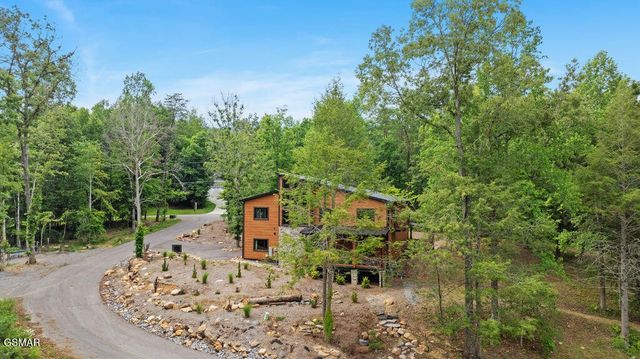 2215 Sawmill Cv Drive, Sevierville, TN 37862