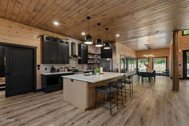 2215 Sawmill Cv Drive, Sevierville, TN 37862