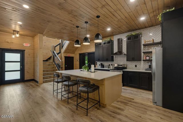 2215 Sawmill Cv Drive, Sevierville, TN 37862