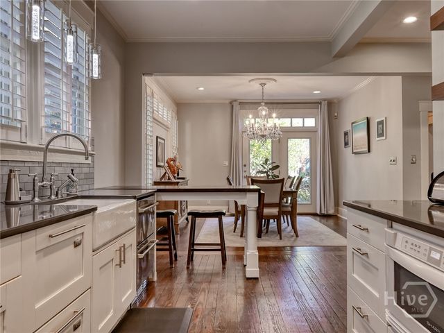 137 E 51st Street, Savannah, GA 31405