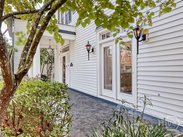 137 E 51st Street, Savannah, GA 31405