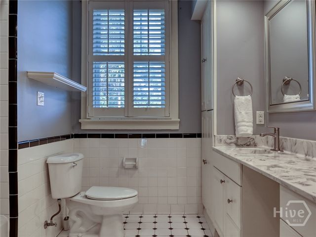 137 E 51st Street, Savannah, GA 31405