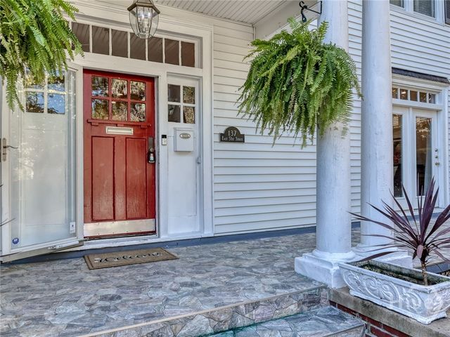 137 E 51st Street, Savannah, GA 31405