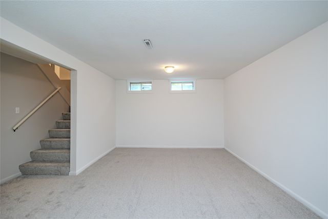 10066 NW 100th Place, Clive, IA 50325