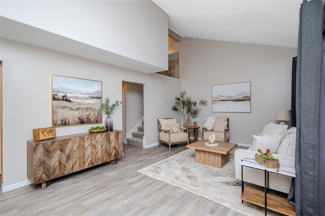 10066 NW 100th Place, Clive, IA 50325