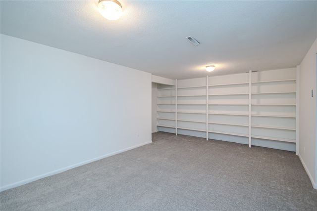 10066 NW 100th Place, Clive, IA 50325