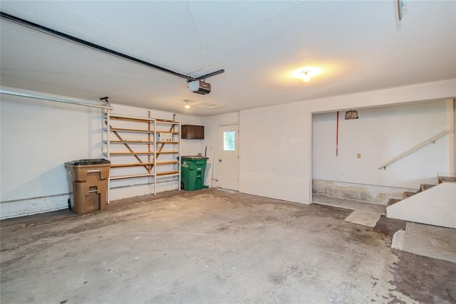 10066 NW 100th Place, Clive, IA 50325