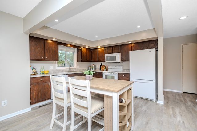 10066 NW 100th Place, Clive, IA 50325