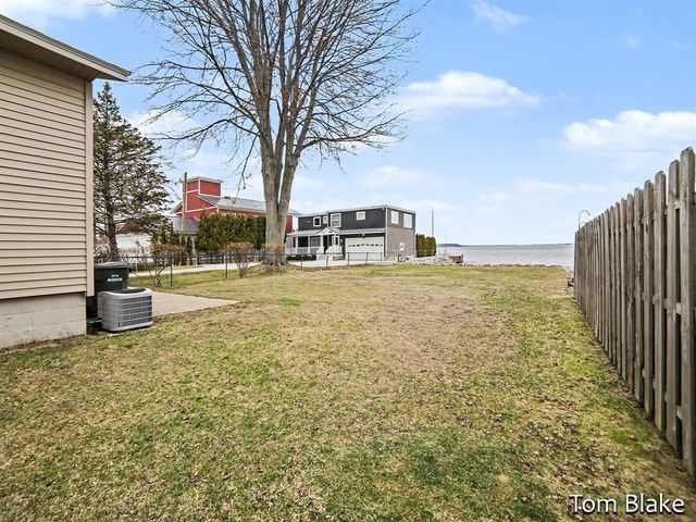 1834 Edgewater Street, Muskegon, MI 49441