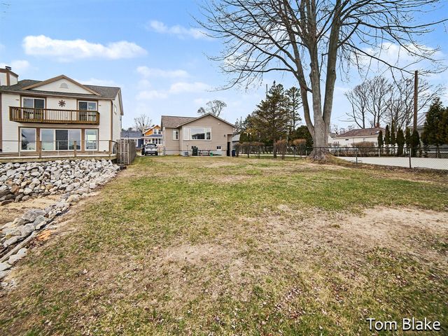 1834 Edgewater Street, Muskegon, MI 49441