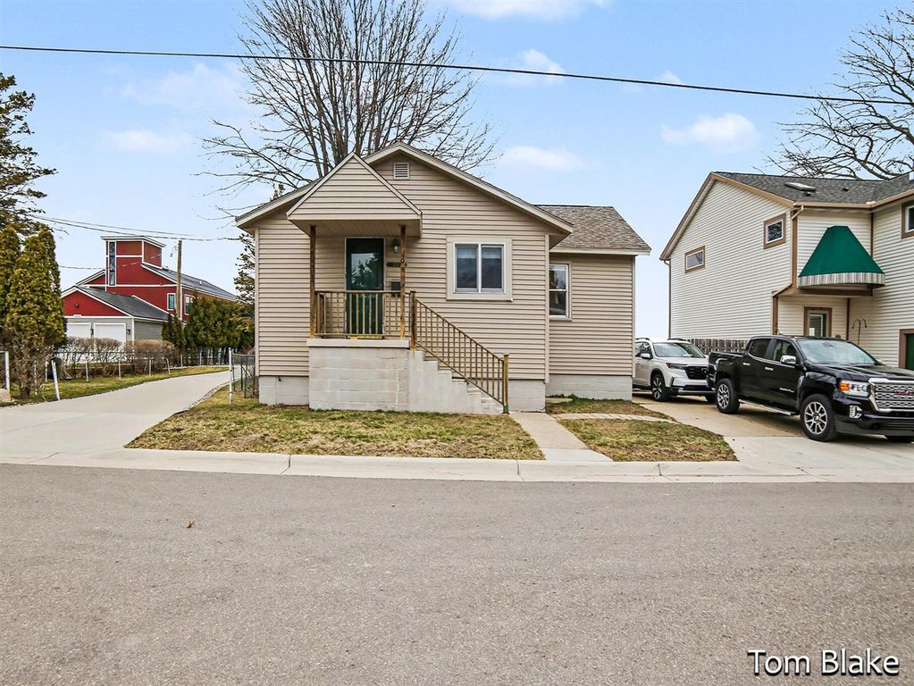 1834 Edgewater Street, Muskegon, MI 49441