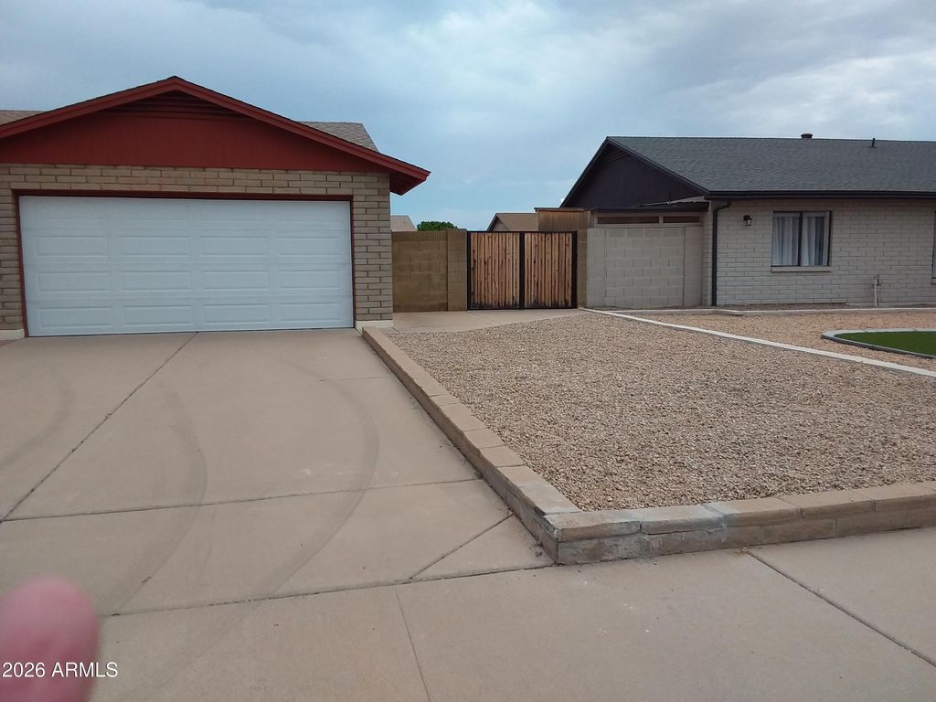 7413 W CORRINE Drive, Peoria, AZ 85381 — photo 2