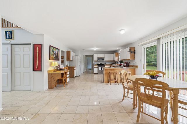 1 Launcelot Lane, Jamesburg, NJ 08831