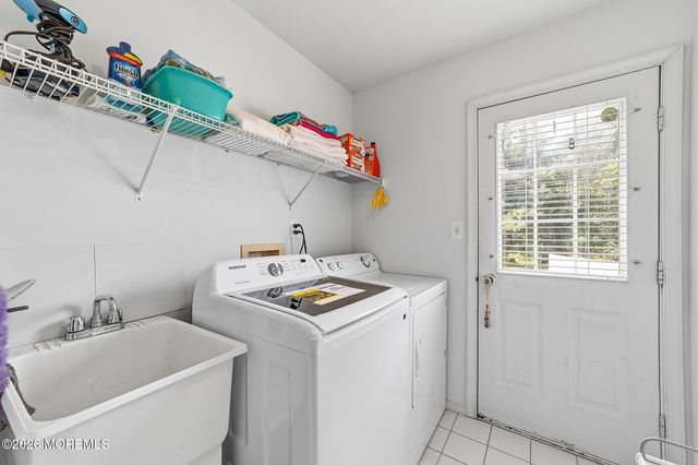 1 Launcelot Lane, Jamesburg, NJ 08831