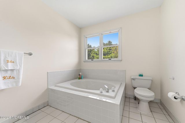 1 Launcelot Lane, Jamesburg, NJ 08831