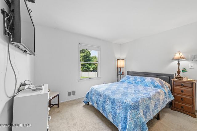 1 Launcelot Lane, Jamesburg, NJ 08831