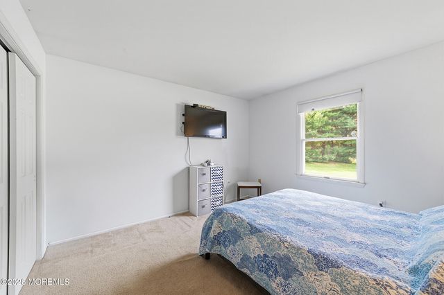 1 Launcelot Lane, Jamesburg, NJ 08831