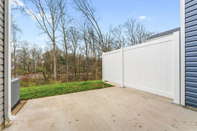 111 Quarry Point Dr, Clarksville, TN 37042