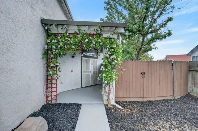 4949 Winter Oak Way, Antelope, CA 95843