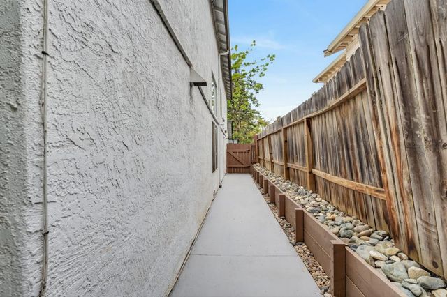 4949 Winter Oak Way, Antelope, CA 95843