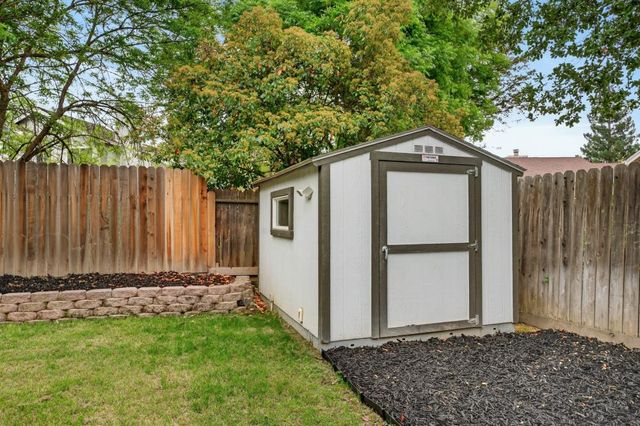 4949 Winter Oak Way, Antelope, CA 95843