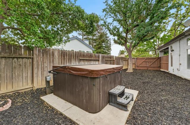 4949 Winter Oak Way, Antelope, CA 95843