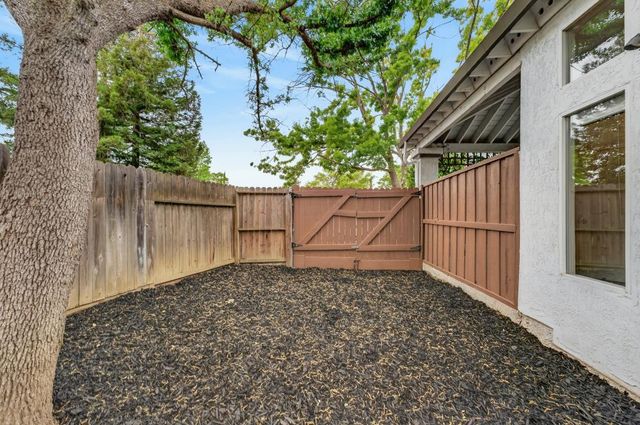 4949 Winter Oak Way, Antelope, CA 95843