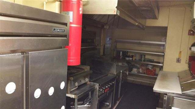 13914 NW 7th Ave, Miami, FL 33168