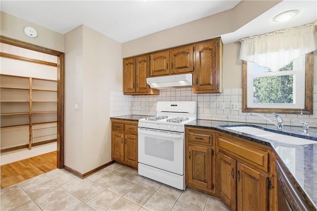 9224 Swarner Drive, Lenexa, KS 66219