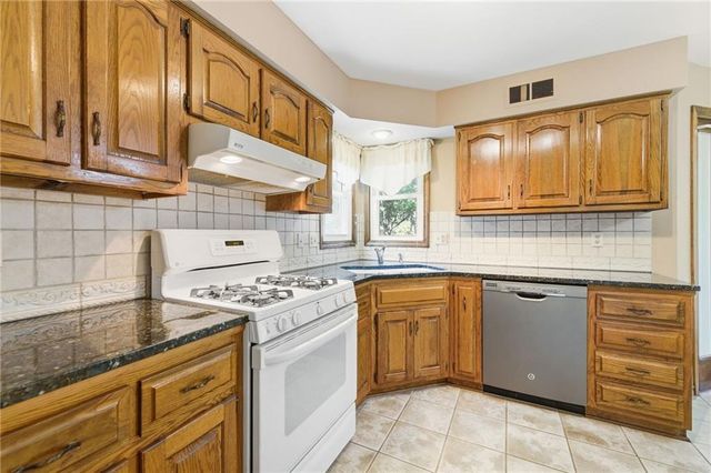 9224 Swarner Drive, Lenexa, KS 66219
