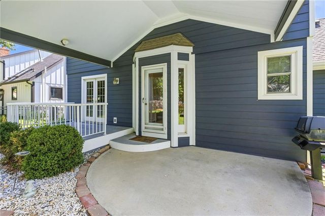 9224 Swarner Drive, Lenexa, KS 66219