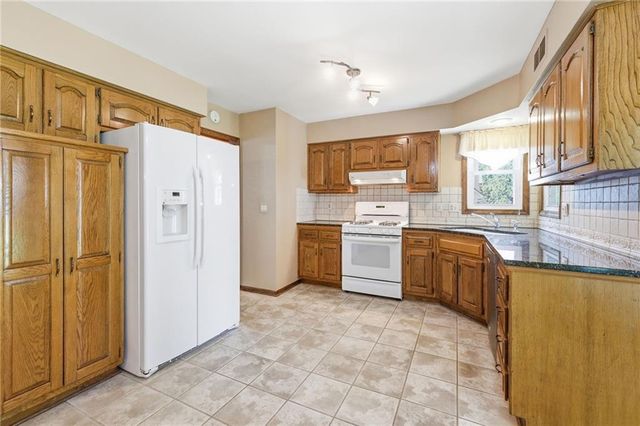 9224 Swarner Drive, Lenexa, KS 66219