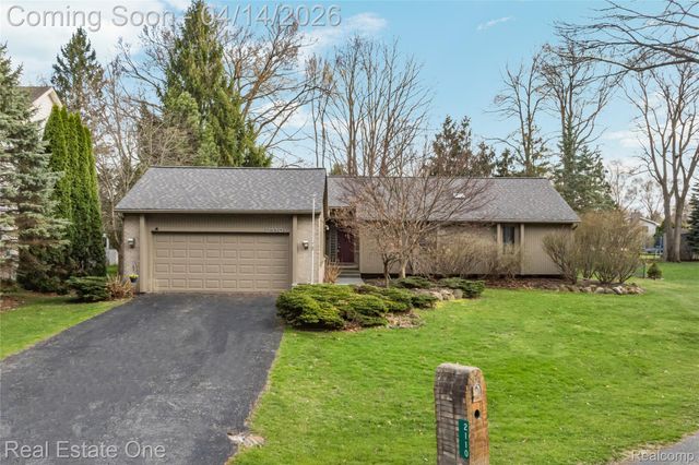 2110 Callie Drive, Commerce Charter Township, MI 48390