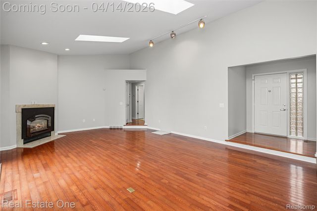 2110 Callie Drive, Commerce Charter Township, MI 48390