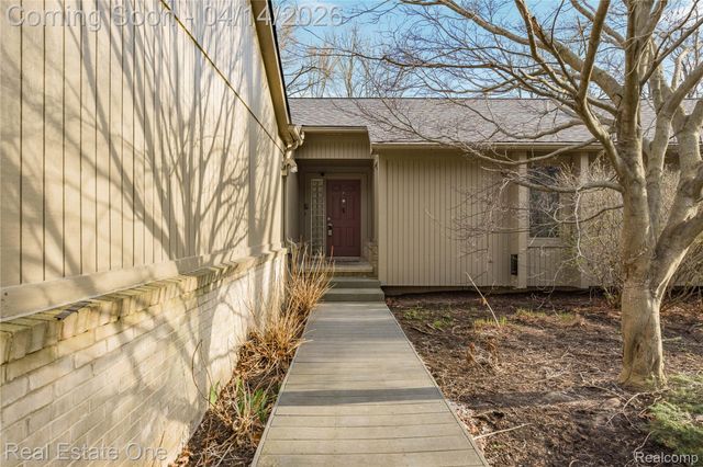 2110 Callie Drive, Commerce Charter Township, MI 48390