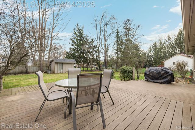 2110 Callie Drive, Commerce Charter Township, MI 48390