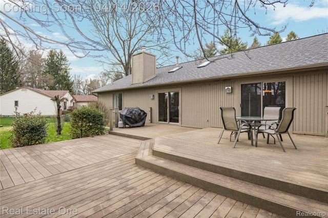 2110 Callie Drive, Commerce Charter Township, MI 48390