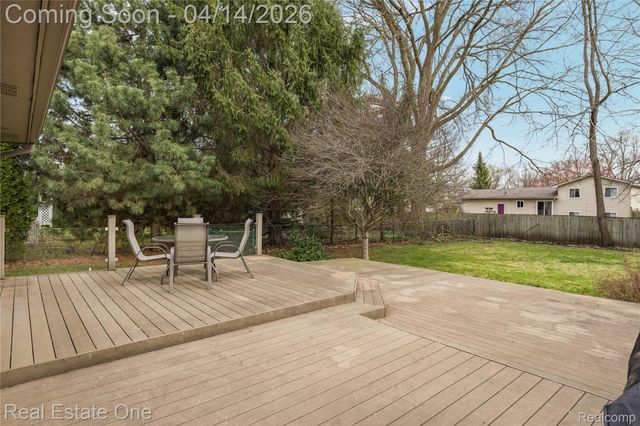 2110 Callie Drive, Commerce Charter Township, MI 48390