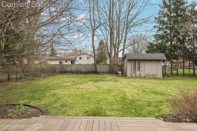 2110 Callie Drive, Commerce Charter Township, MI 48390