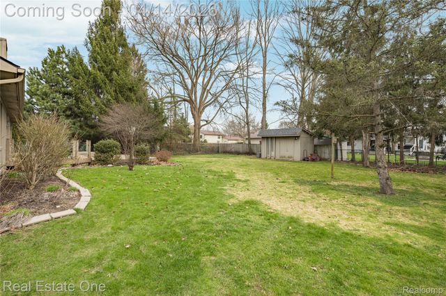 2110 Callie Drive, Commerce Charter Township, MI 48390