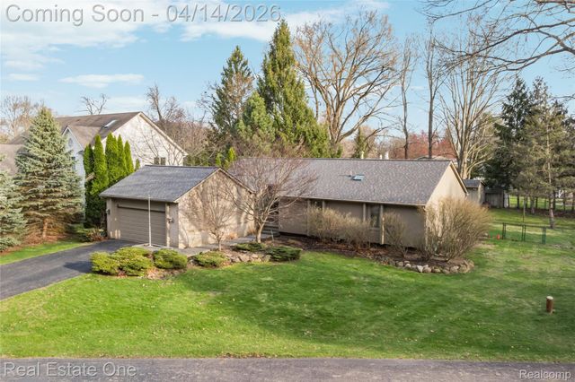 2110 Callie Drive, Commerce Charter Township, MI 48390