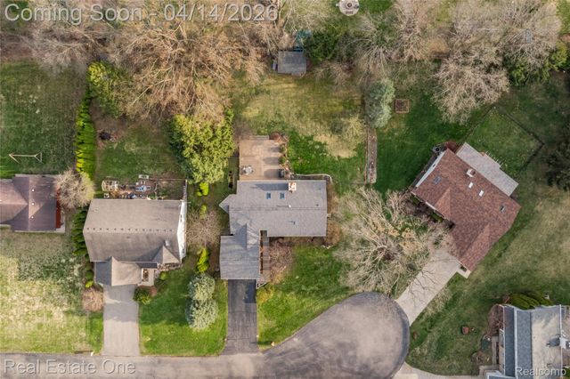 2110 Callie Drive, Commerce Charter Township, MI 48390