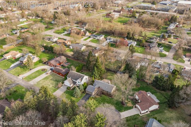 2110 Callie Drive, Commerce Charter Township, MI 48390